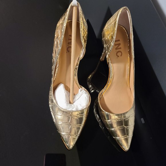 Brand new.....Gold Croc Print Heels - Picture 6 of 6